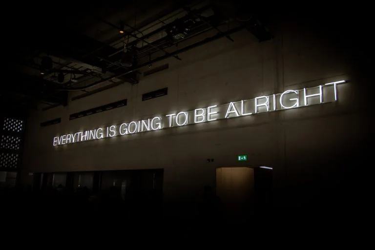 valokyltti everything is going to be alright